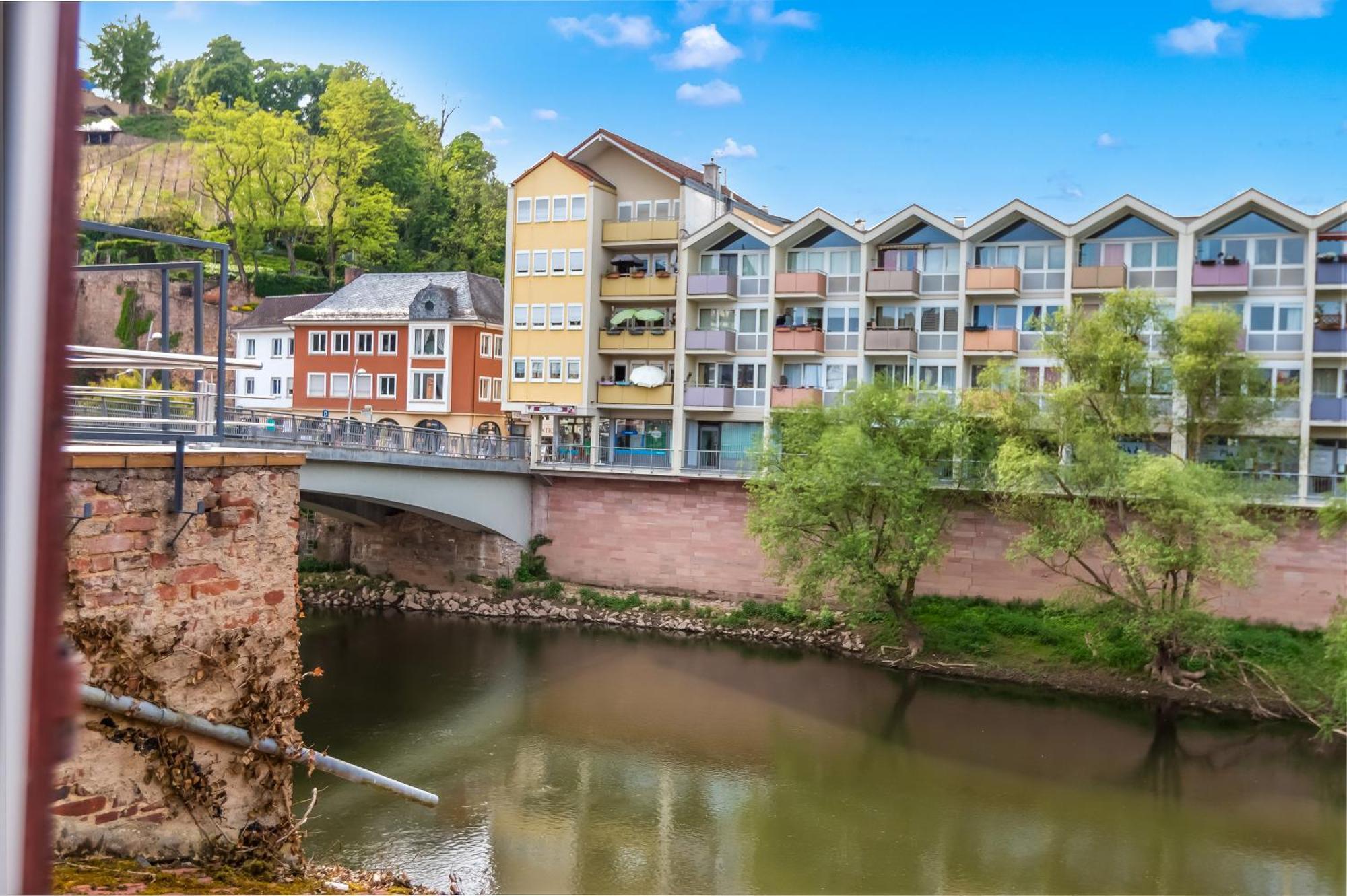 Altstadt Apartment Am Wasser Mit Parkplatz Und Grossem Garten 巴特克罗伊茨纳赫 外观 照片